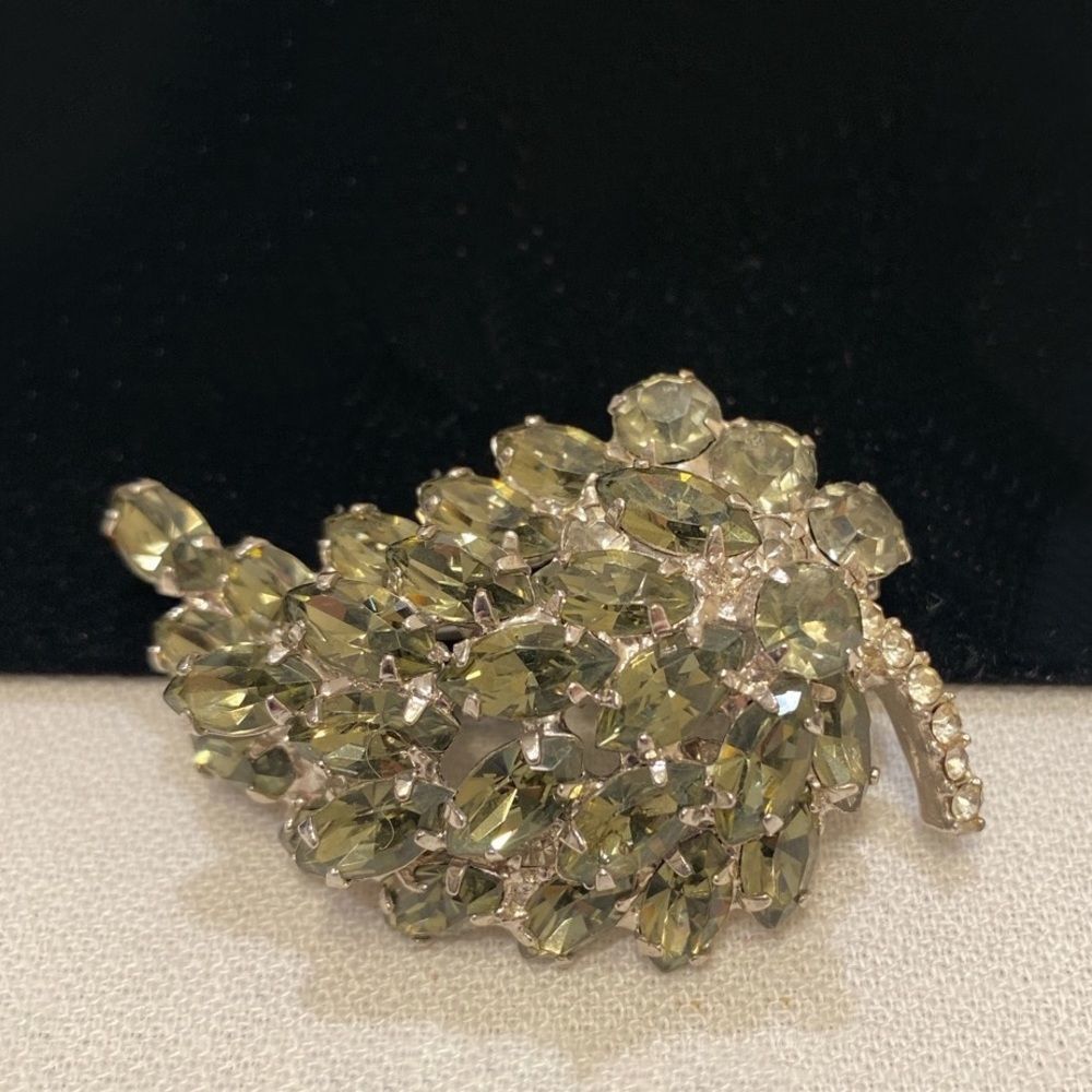 Vintage Weiss Rhinestone Brooch And Earrings Set - Picture 6 of 14